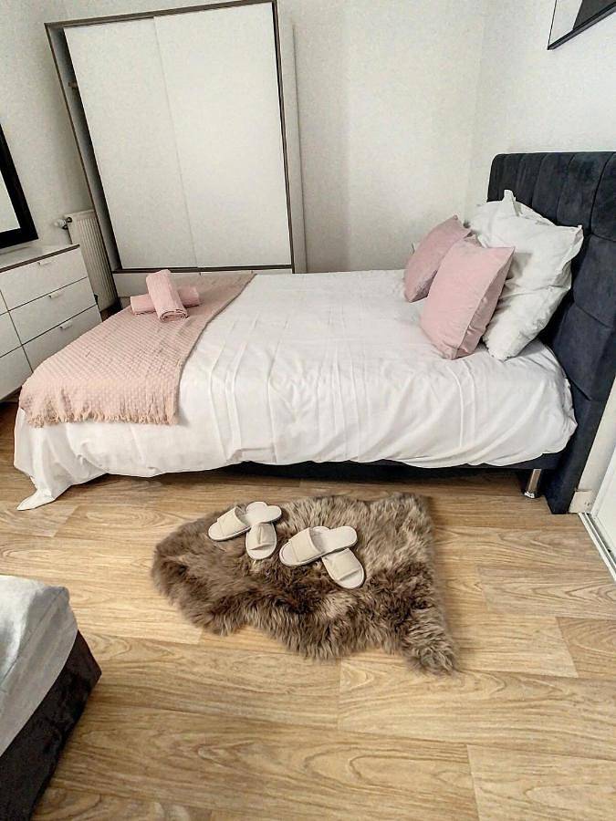 Appartement entier, Apartment with Balcony in Neuilly-sur-Marne, Seine-Saint-Denis