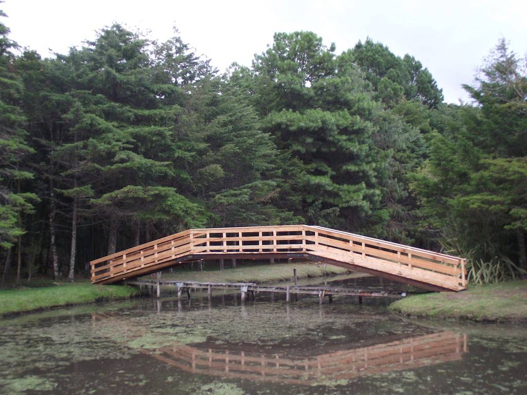 # Edles Creme-Chalet in der Ecke des Rasenberges in Gramado, Rio Grande do Sul