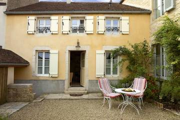 Gîte pour 2 personnes, avec terrasse et jardin à Meursault