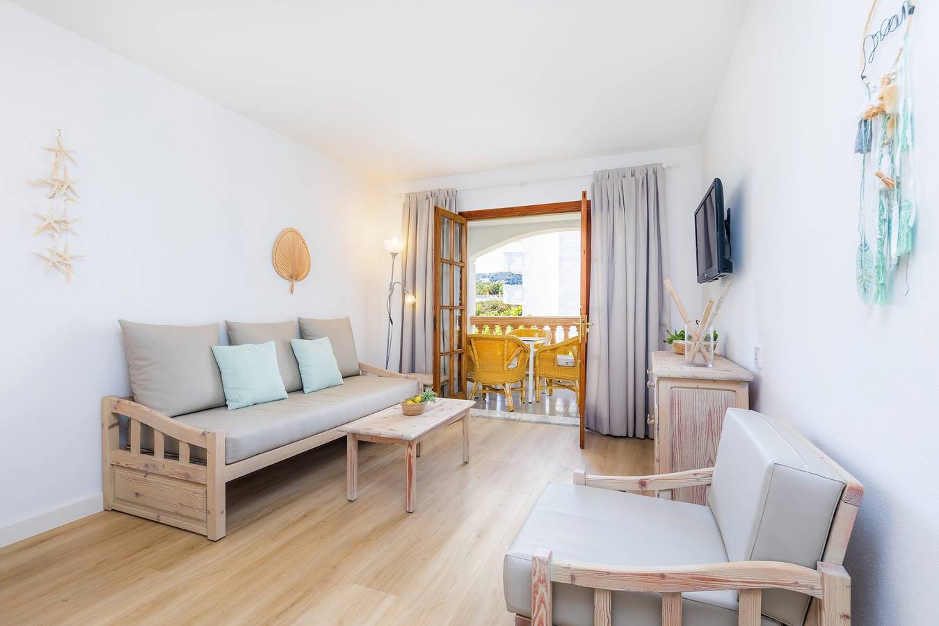 Appartement entier, Appartement proche de la plage avec accès à une piscine, terrasse privée, climatisation et Wi-Fi in Canyamel, Capdepera