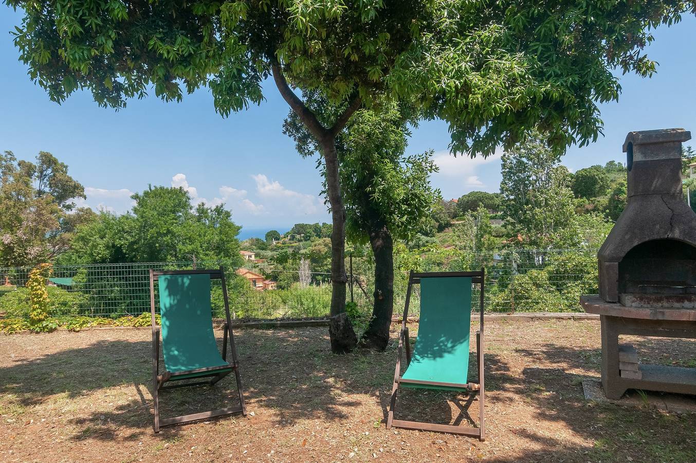 Entire apartment, Cosy Apartment “I Tigli 1” in Town Centre with Terrace & Garden; Parking Available in Capoliveri, Elba