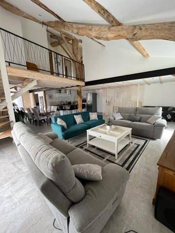 Gîte pour 9 personnes, avec Terrasse et Jardin ainsi que Piscine et Vue à Nanclars