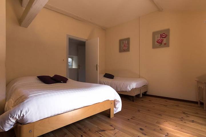 Gîte pour 9 personnes, avec piscine ainsi que jardin et terrasse à Chalais (Aquitaine) - 2