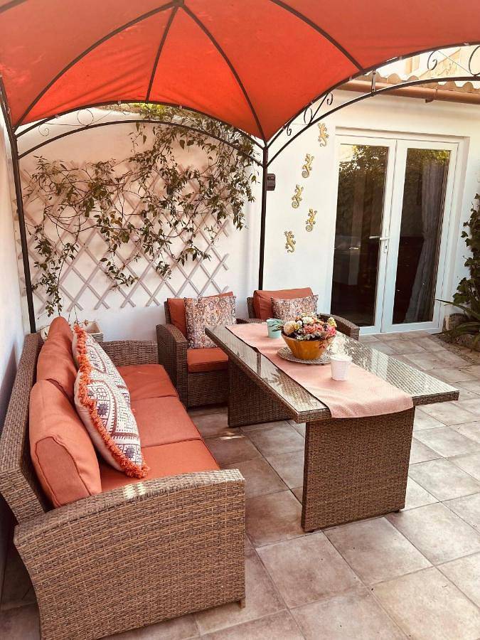 Apartamento para 4 personas, con vistas además de jardín y piscina en Pinoso