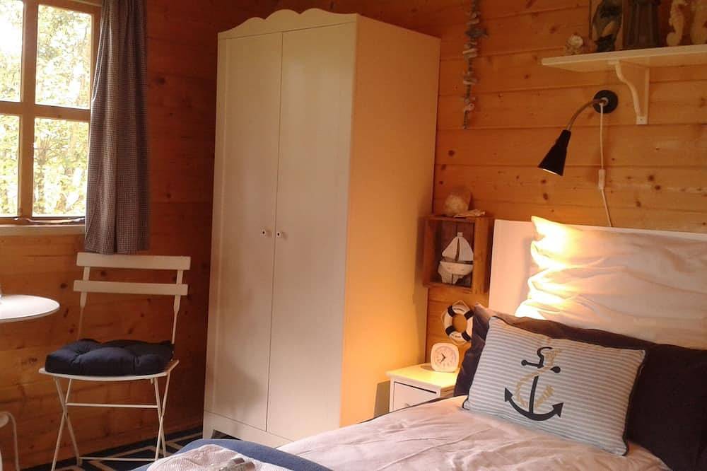 Small wooden hut on the Hilkenberg - beach house - for 1-2 people in the middle of nature in Bodenfelde, Weserbergland