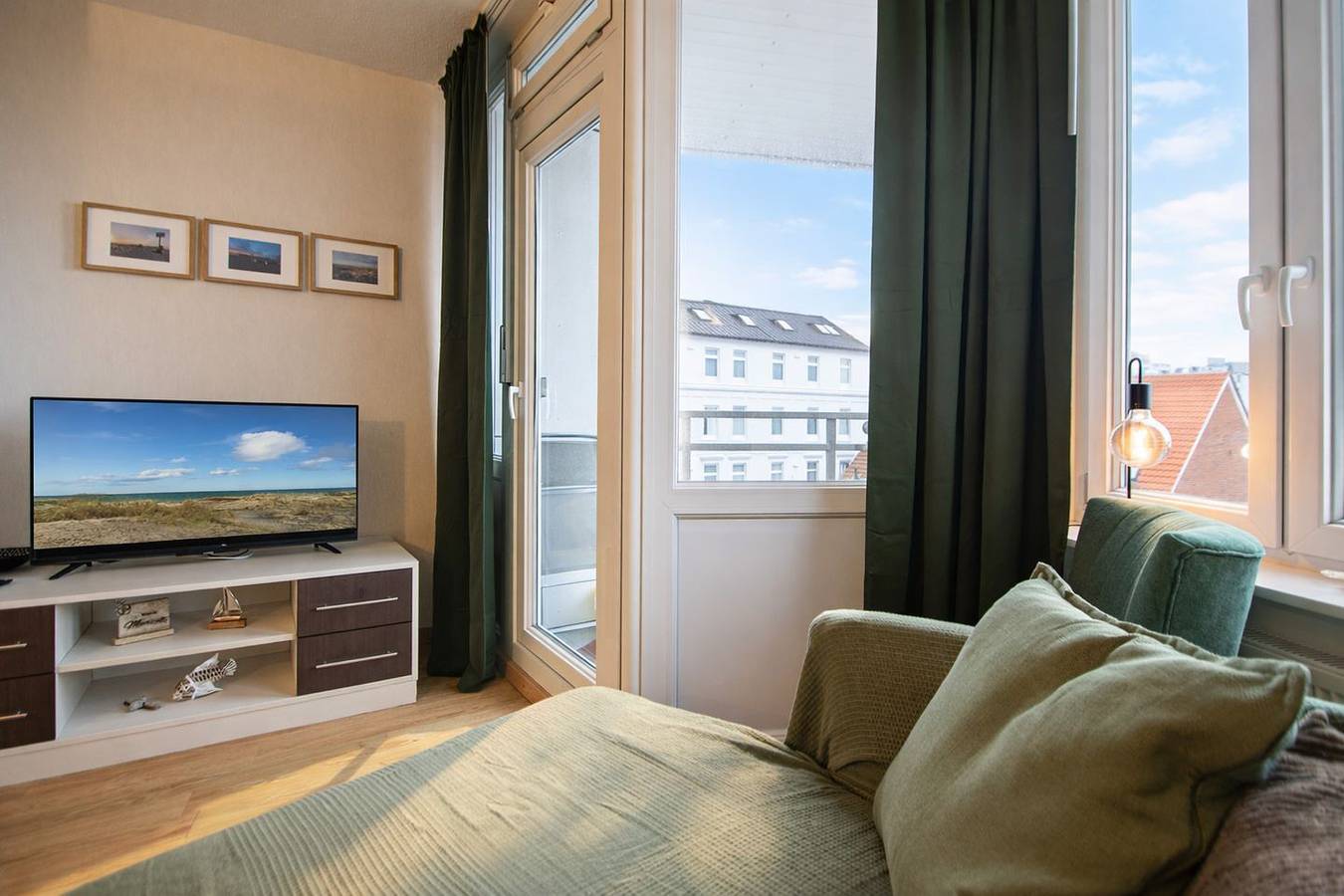 Entire apartment, Helles Apartment mit Balkon und moderner Küche im Strandbox 54 auf Borkum in Borkum