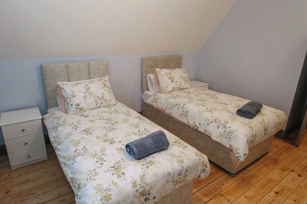 No.5 Beach Cottages, pet friendly in Keel, County Mayo in Acaill