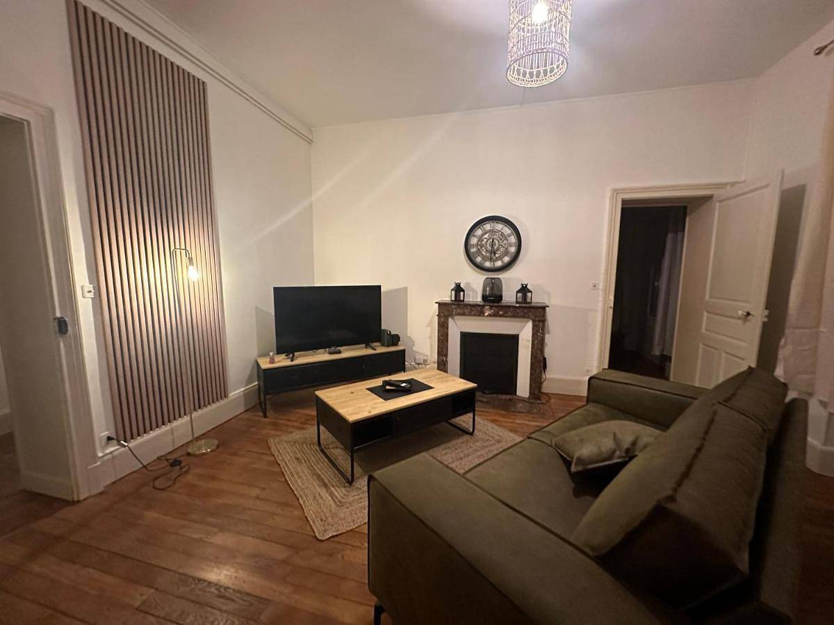 Appartement entier, F4 Cosy Centre Moulins - 3 chambres lits doubles -idéal Famille & Séjour Pro in Moulins, Allier