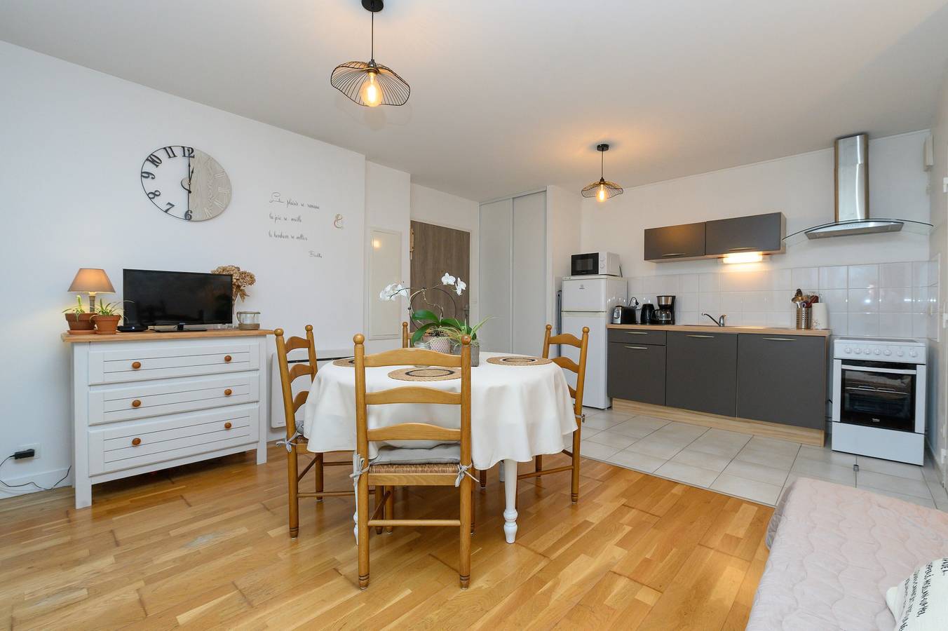 Apartamento entero, Apartamento «Laïta - Estancia en Quimperlé» con terraza privada, jardín y Wi-Fi in Quimperlé, Region de Quimper