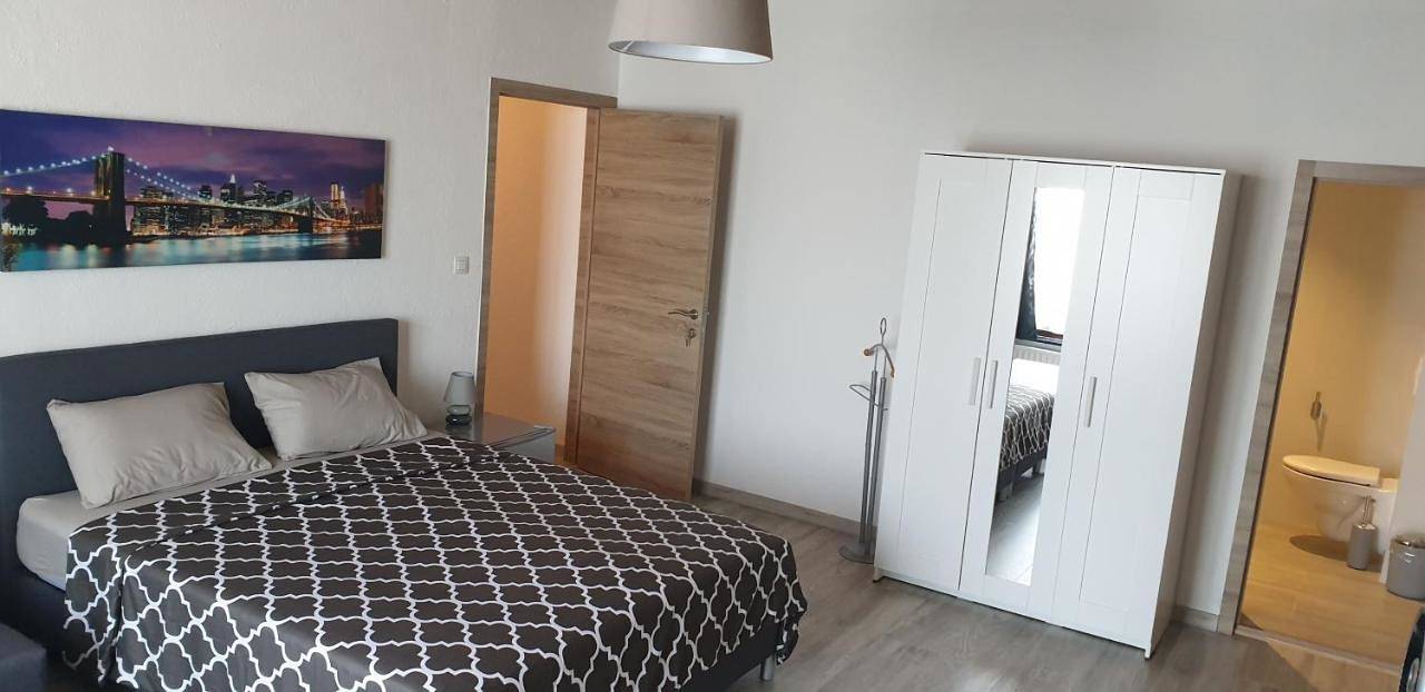 Double Room with Private Bathroom in Bierges, Wavre