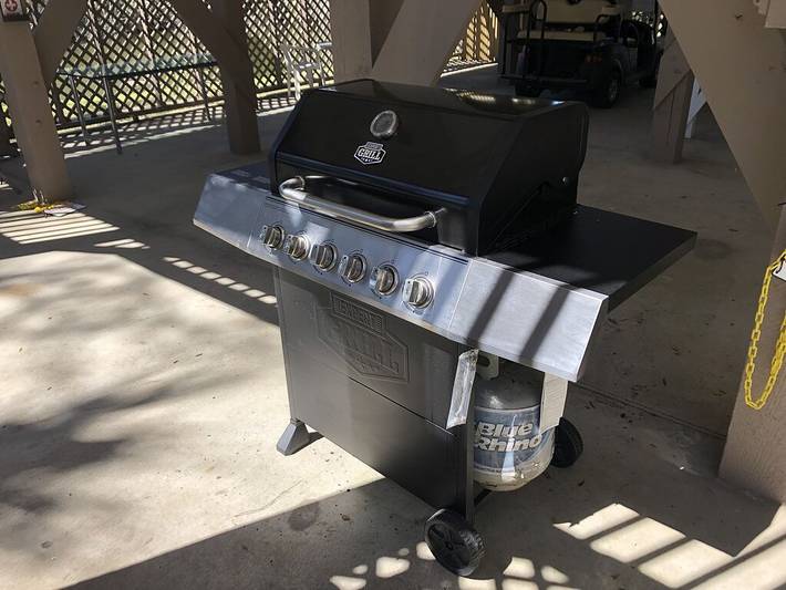 Vacation rental for 10 people, with balcony and yard in Edisto Island