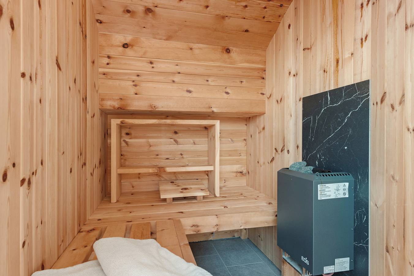 Geheel appartement, Appartement 'Sunset' met uitzicht op de bergen, privéterras en Wi-Fi in Ellen, St. Lorenzen