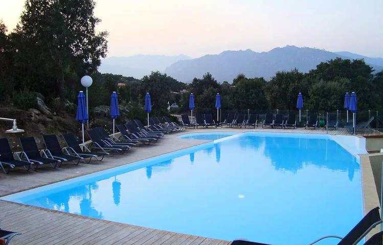 Location de vacances pour 8 personnes, avec piscine et jardin dans Sainte-Lucie de Porto-Vecchio - 3