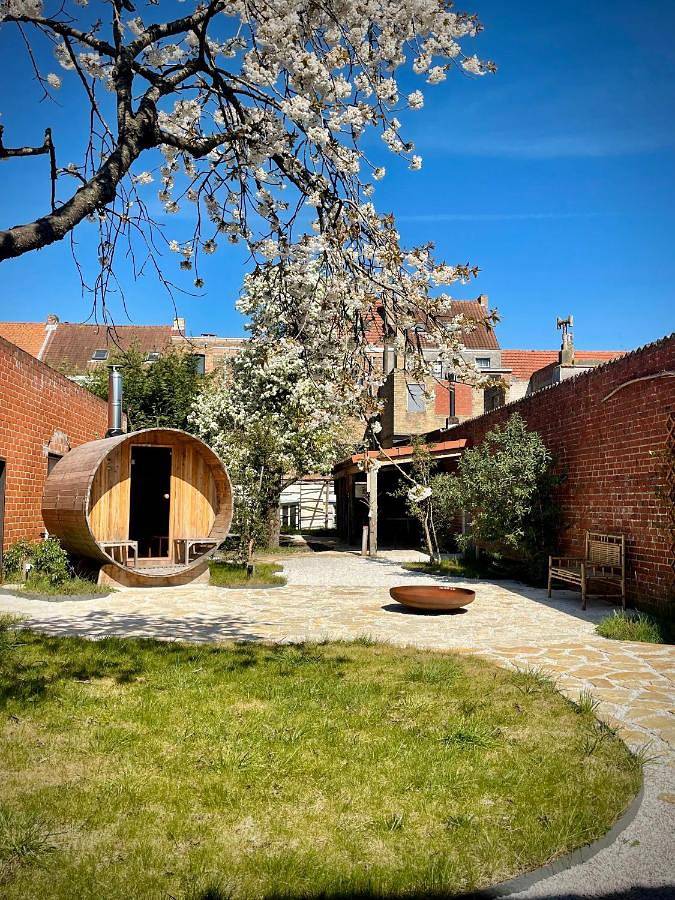Ferienhaus für 12 Personen, mit Ausblick und Pool sowie Sauna und Garten in De Panne