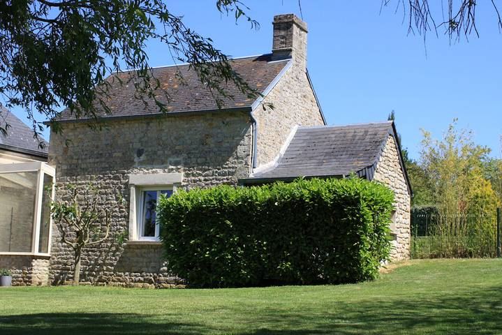 Gîte pour 2 personnes, avec Terrasse ainsi que Jardin et Piscine dans le Calvados - 4