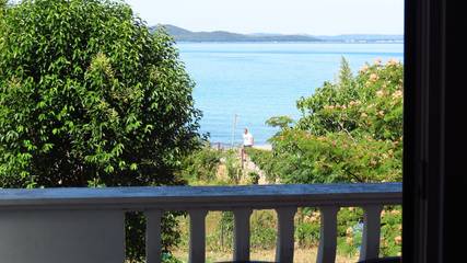 Ferienwohnung für 4 Personen, mit Meerblick und Garten in Zadar (Kommun)