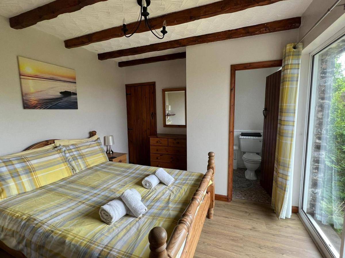 Cwmbach Guest House in Neath Port Talbot