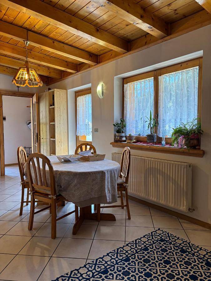 Gîte pour 3 personnes, avec Balcon et Terrasse ainsi que Jardin et Vue à Santo Stefano di Cadore