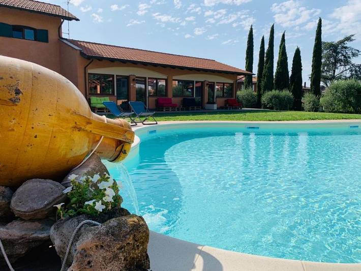 B&b per 4 persone, con Idromassaggio e Terrazza nonché Giardino e Piscina a Marino
