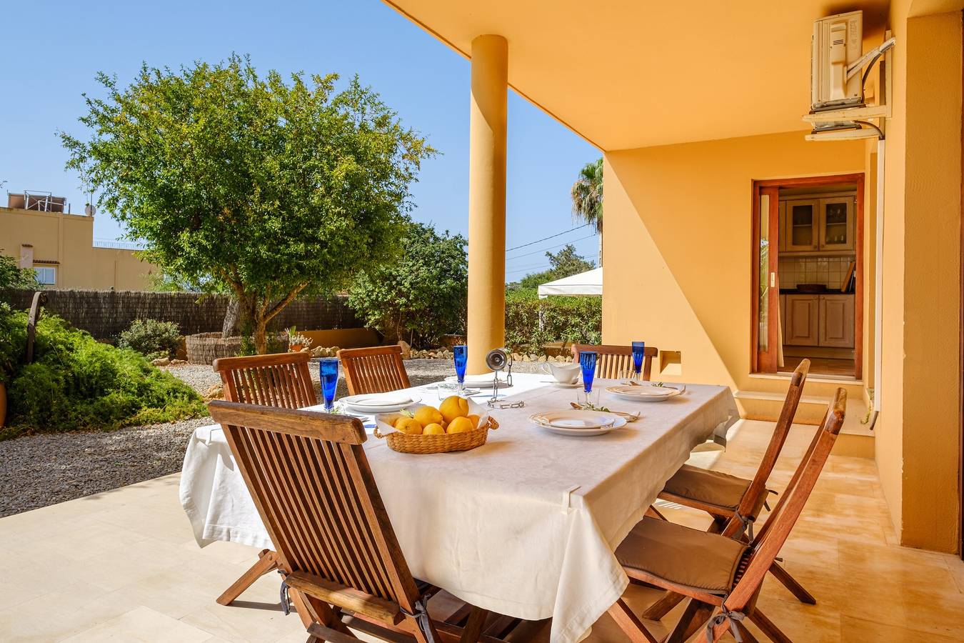 Elegante Villa mit Pool, Whirlpool, Garten, Terrasse, Klimaanlage und Wi-Fi in Sant Josep de sa Talaia, Ibiza Süden