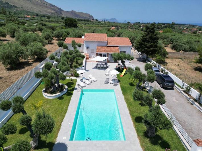 Villa pour 8 personnes, avec vue ainsi que jardin et piscine, adapté aux familles à Trabia - 3