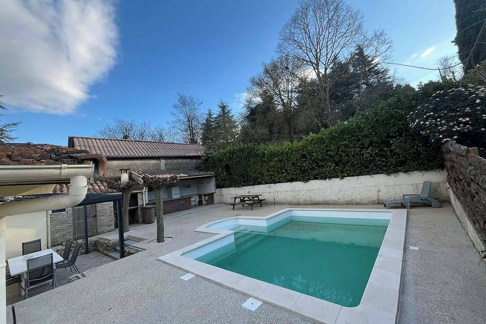 La Tit'Laurette : piscine et four à pizza in La Voulte-sur-Rhône, Privas (arrondissement)