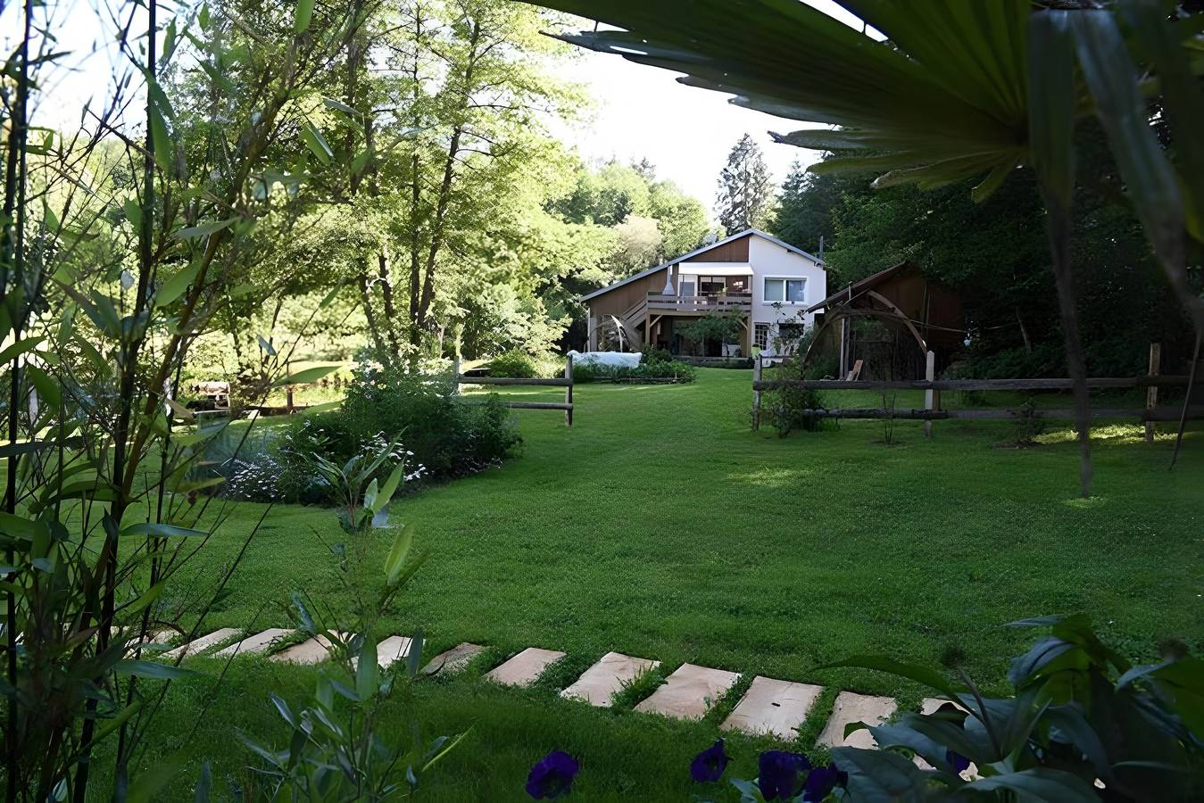 Gîte Du Ruisseau: terraza privada, jardín con spa, Wi-Fi – casa vacacional en Épinal in Épinal, Región de Épinal