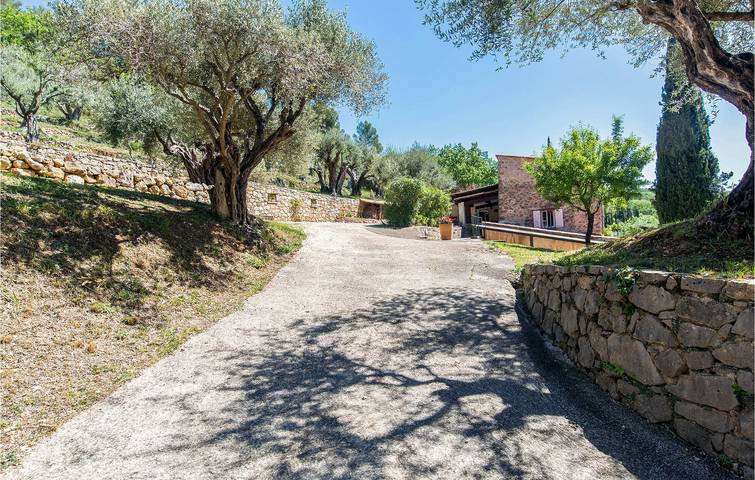 Location de vacances pour 10 personnes, avec terrasse et jardin à Fayence - 2