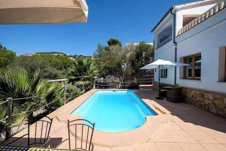 Vacation rental for 8 people, with Terrace and Yard in Portals Nous