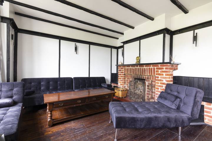 Lux 8Br Thamesfront Villa w/ Yacht & Sauna in Berkshire