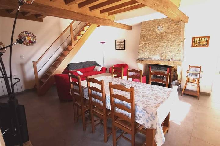 Gîte pour 8 personnes, avec jardin à Mazille - 2