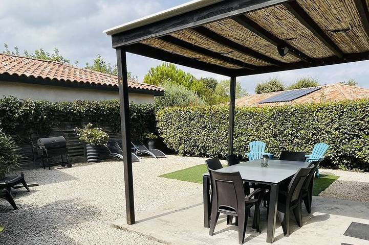 Location de vacances pour 6 personnes, avec jardin et terrasse, animaux acceptés à Vallon-Pont-d'Arc