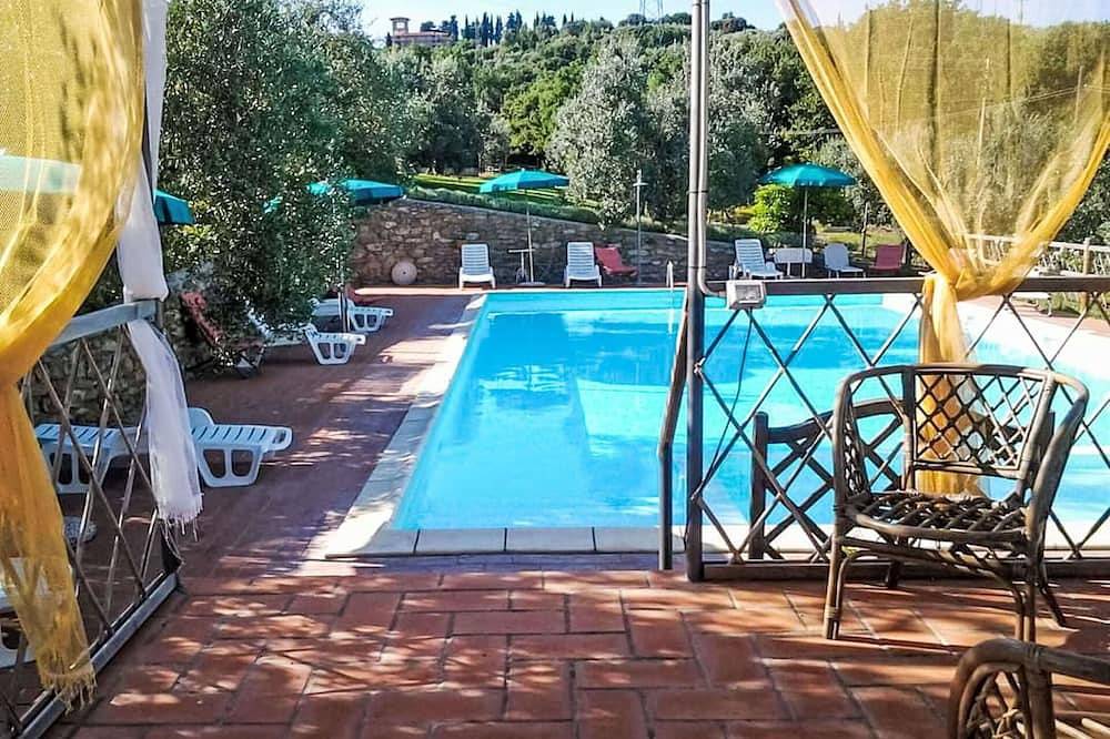 Appartement entier, Joli appartement avec WIFI, piscine, climatisation, terrasse, animaux admis et vue panoramique in Campiglia Marittima, Côte des Étrusques