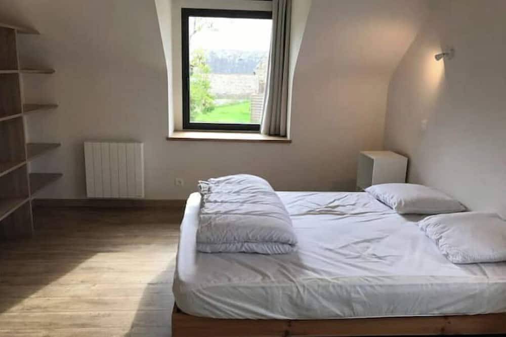 Longère Jardin Pisicne et vue - Logement 2 in Locoal-Mendon, Côte des Mégalithes