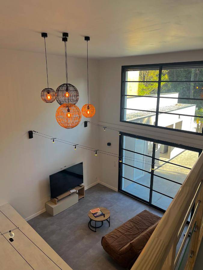 Location de vacances pour 8 personnes, avec vue et balcon ainsi que jardin et piscine à Saint-Martin-de-Seignanx - 4