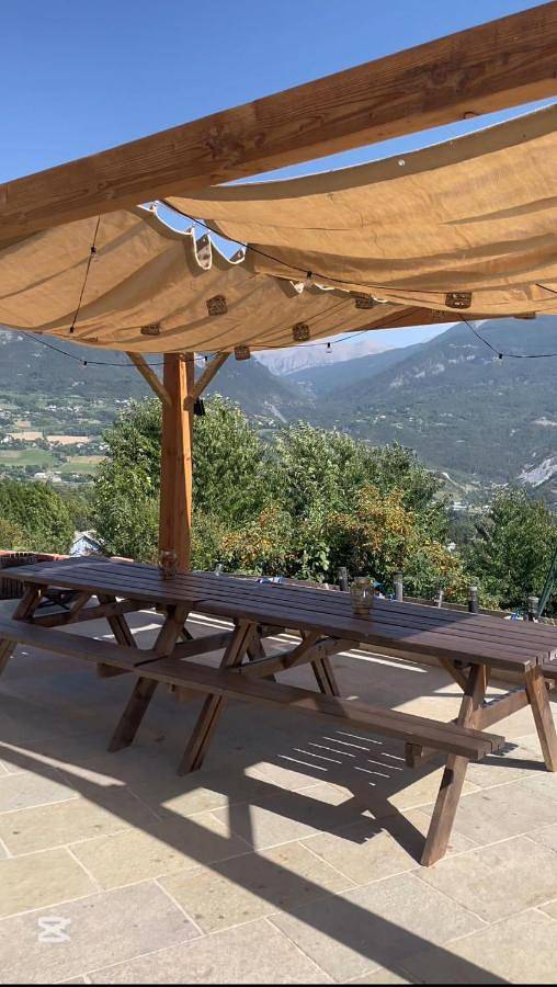 Location de vacances pour 15 personnes, avec vue et jardin, animaux acceptés à Embrun - 2
