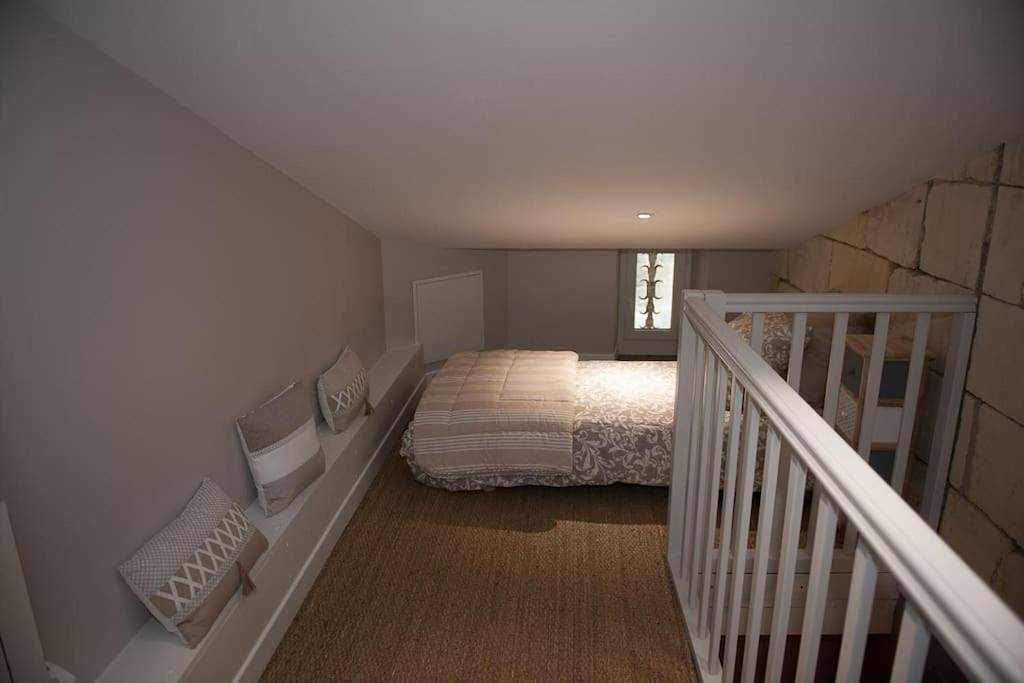 Appartement entier, Bel appartement en pierre de 88 M2 charme d’antan in Margaux-Cantenac, Parc naturel régional du Médoc