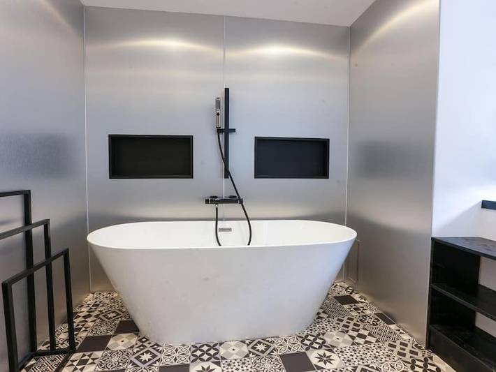 Location de vacances pour 8 personnes, avec jardin ainsi que piscine et jacuzzi à Barbery - 3