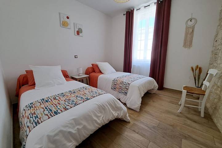 Location de vacances pour 4 personnes, avec terrasse ainsi que jardin et jacuzzi à Thénac - 3