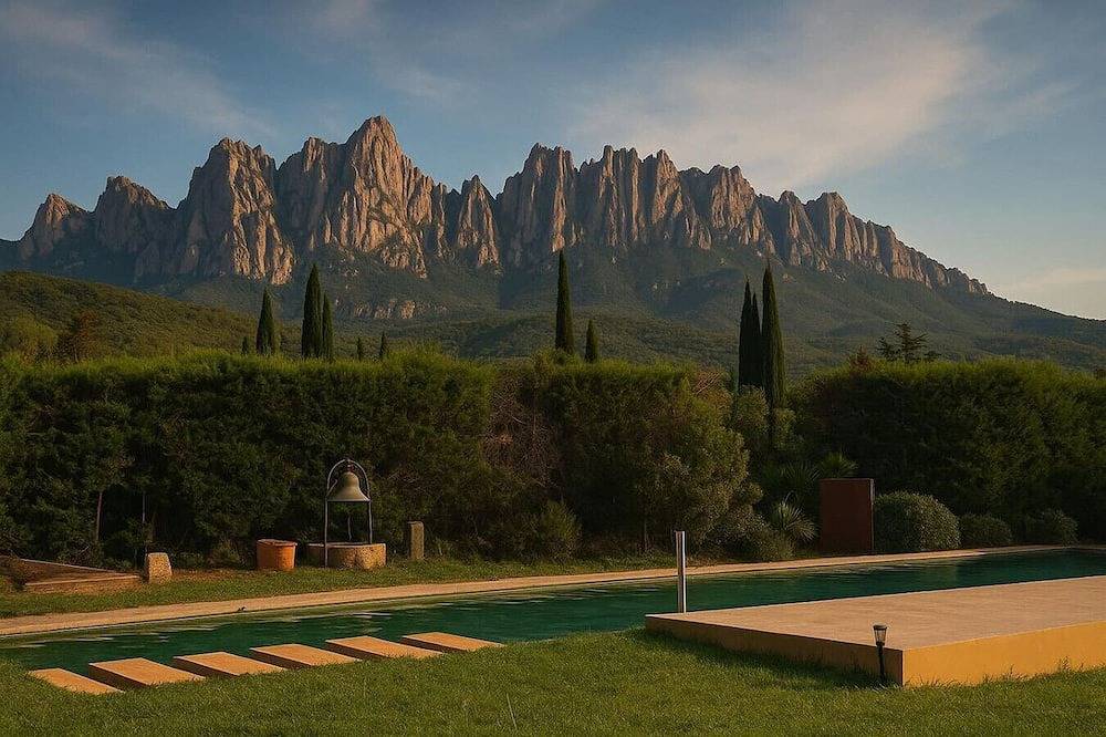 Luxrural Montserrat | Piscina con Vistas Únicas in Castellbell y Vilar, Interior de Barcelona
