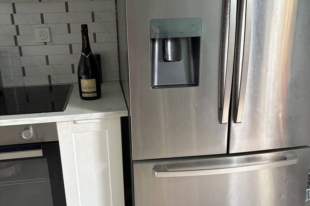 Chambre en colocation chez l'habitant, à 16 min de paris en métro,parking in Bois-Colombes, Hauts-de-Seine