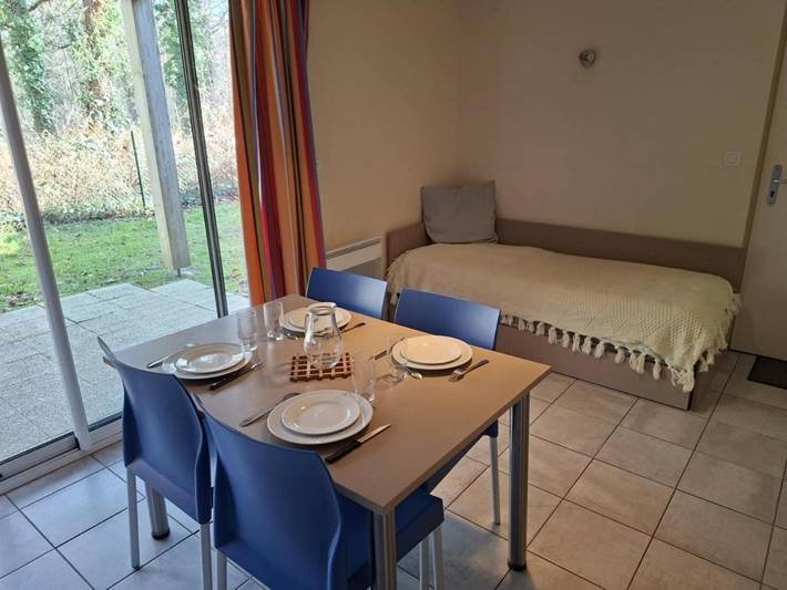 Gîte pour 4 personnes, avec jardin et piscine à Chaveignes - 3