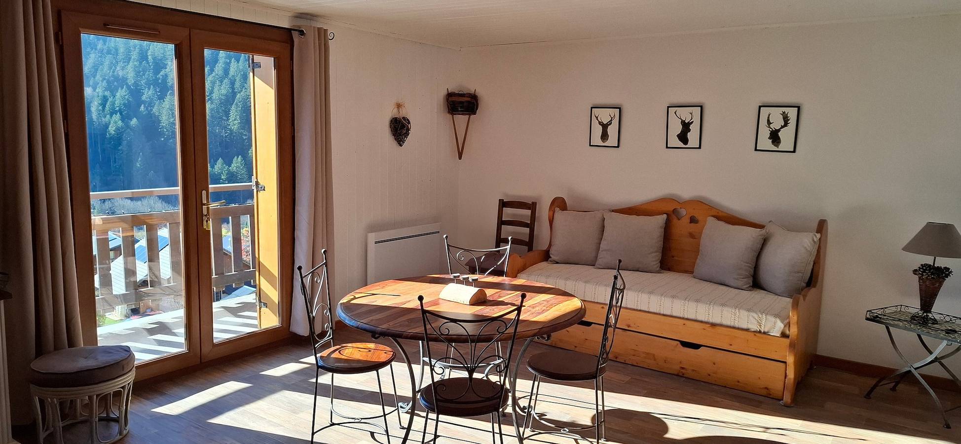 Ganze Wohnung, Appartement „Les Cerfs“ mit Bergblick, Balkon und Wlan in Aillon-le-Jeune, Chambéry und Umgebung