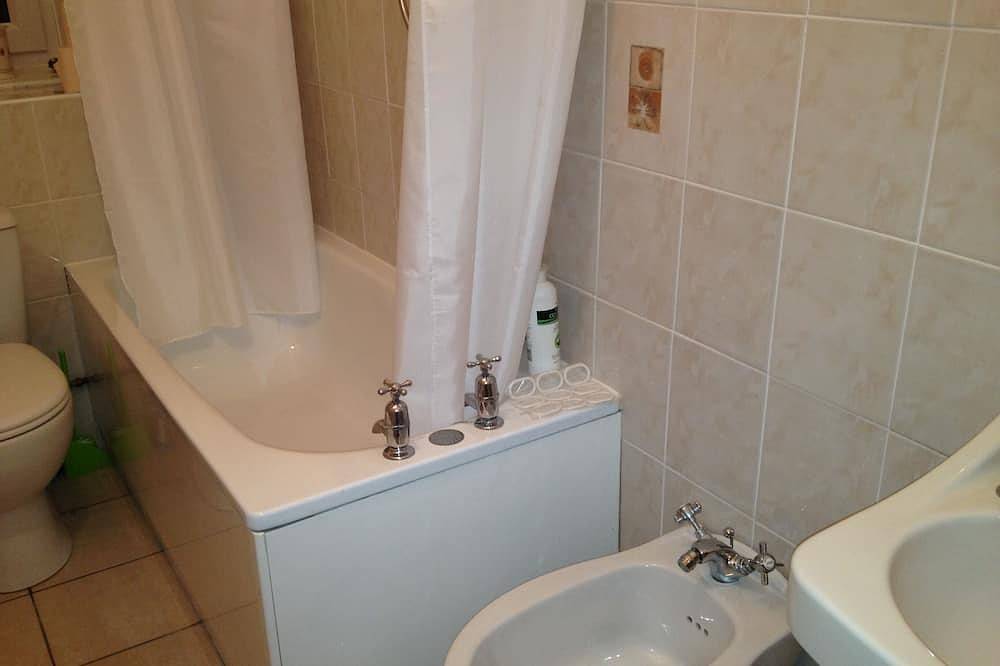 Entire apartment, Bright, Homely Flat Overlooking Rothesay Bay in Rothesay, Argyll & Bute