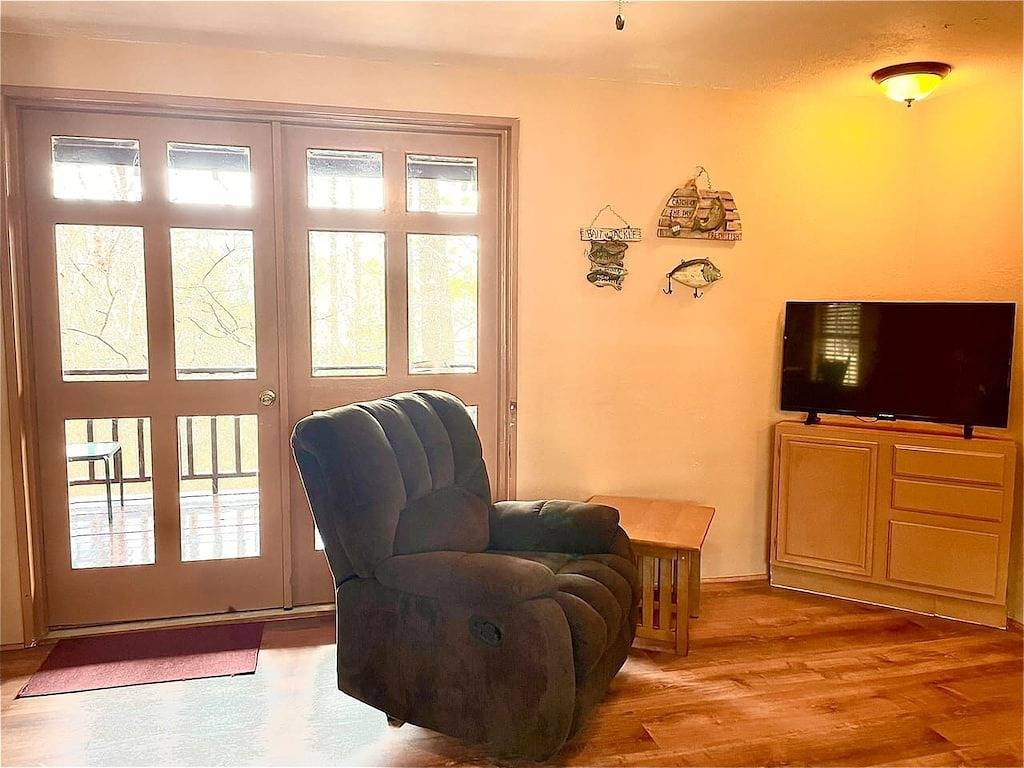 Woodland Cabin near Boat Ramp in Broken Bow Lake