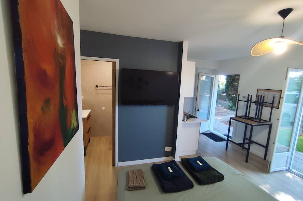 Apartamento entero, Studio with garden and pool in Caissargues, Region de Nimes