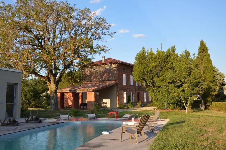 Gîte pour 6 personnes, avec Terrasse ainsi que Jardin et Piscine à Aignes