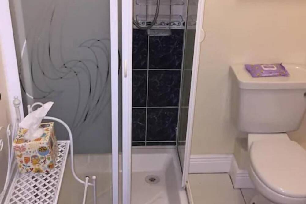 Entire apartment, Charming, Secluded, 2 Bed-Roomed Apartment  In the Heart of Wexford Town in Wexford, County Wexford