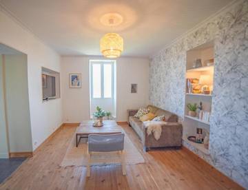Gîte pour 2 personnes, avec terrasse et vue à Gourdon