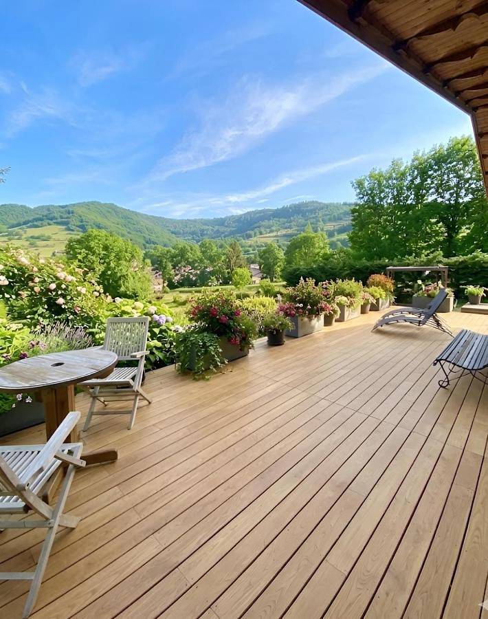 Gîte pour 2 personnes, avec balcon ainsi que vue et jardin à Argein